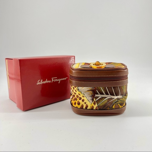 ✈️Sold!Salvatore Ferragamo mini bag - Picture 4 of 12